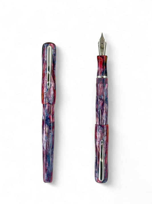 GW Dolcemente Fountain Pen in Pink Magenta Blue Resin