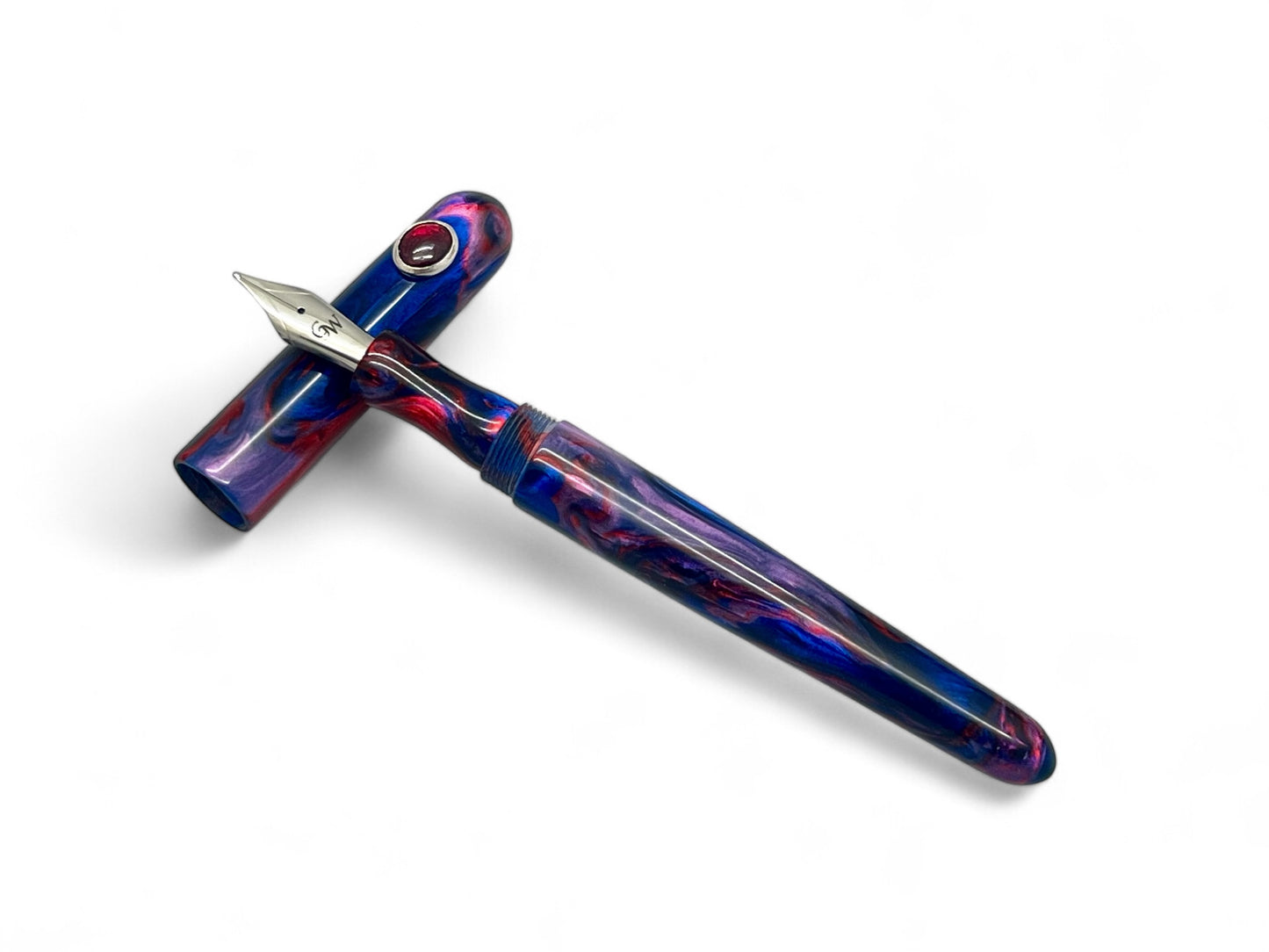 GW GemPen 25 Garnet in Betta Fountain Pen