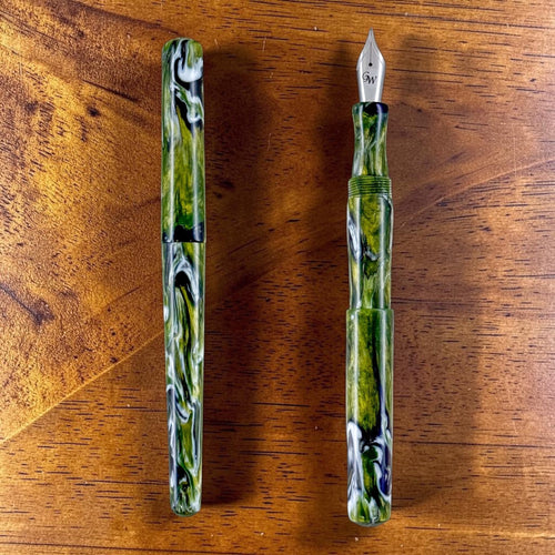 GW D2 Fountain Pen in Swamp Monster